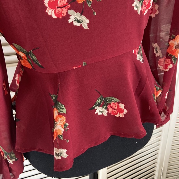 Astr burgundy top with flowers - Picture 5 of 7